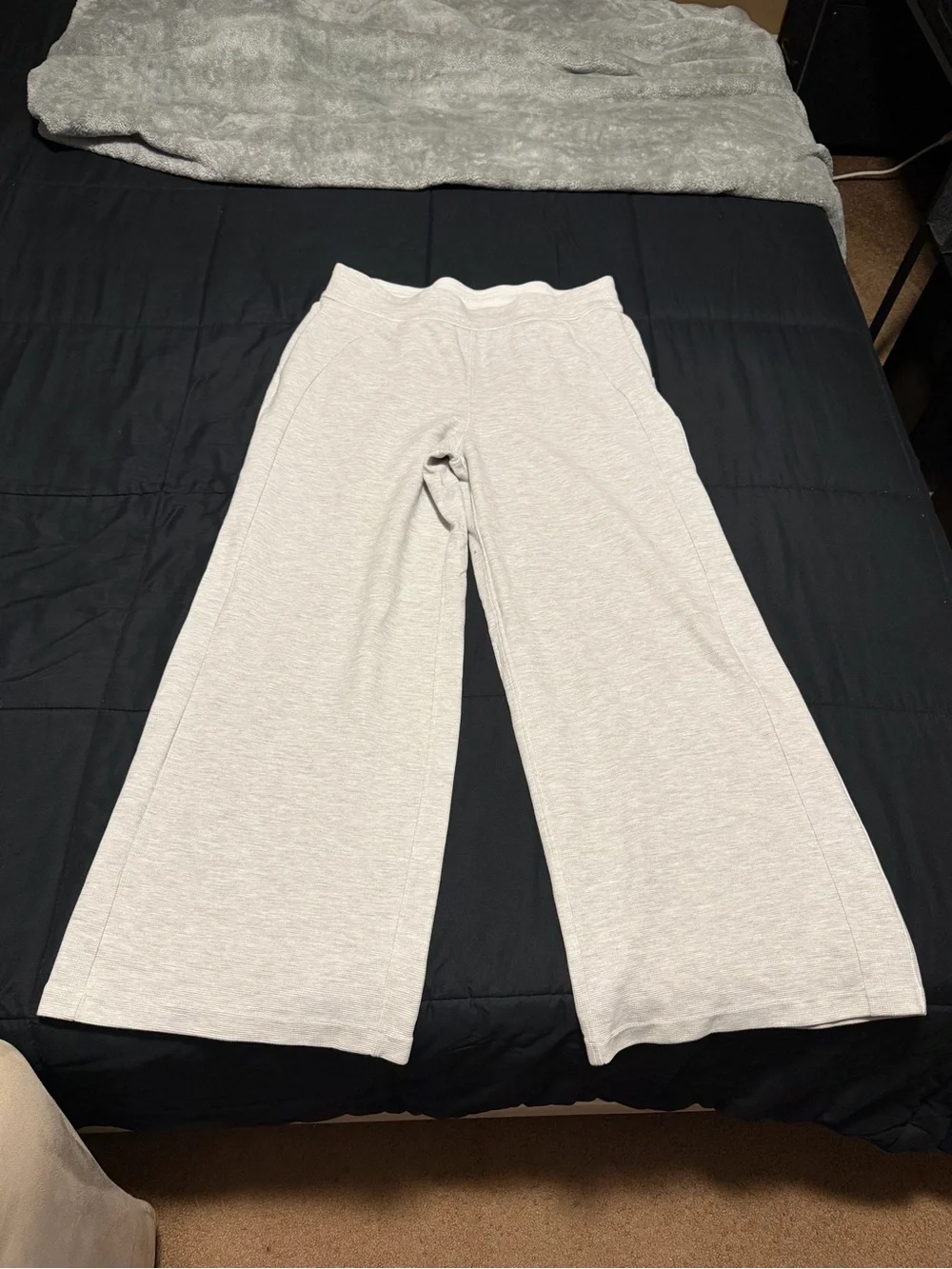 Women’s Lululemon scuba wide leg pant grey xl